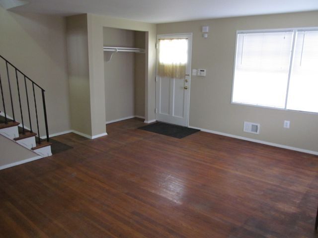 Foto del edificio - 3206 Ryerson Cir