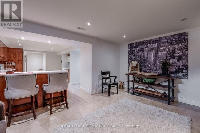 Building Photo - 20 Stonemanse Ct