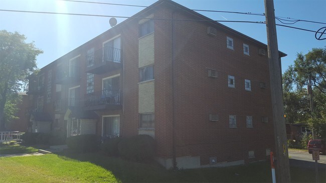 Building Photo - 10210 Ridgeland Ave
