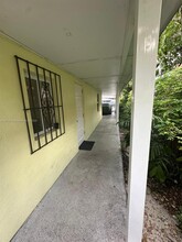 Building Photo - 324 SW 23rd Ave