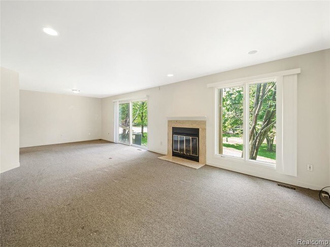 Building Photo - 4291 Foxpointe Dr