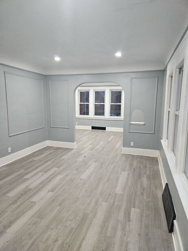 Foto del edificio - 5211 Lakeview St