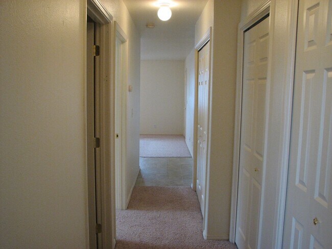 Foto del edificio - 875 N 3rd E St