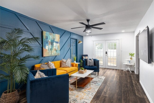 Photo - 142 Lake Valley St House