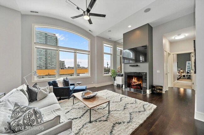 Foto del edificio - 711 W Grand Ave