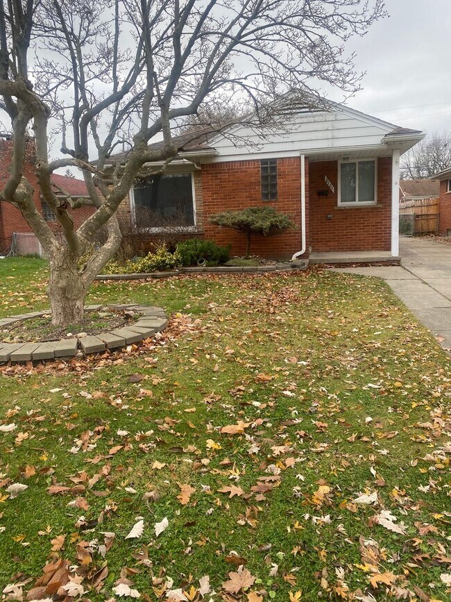 Building Photo - Newly renovated three bedroom brick ranch ...