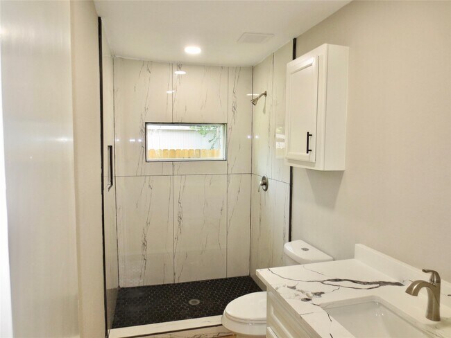 Foto del edificio - 2722 Parker Rd