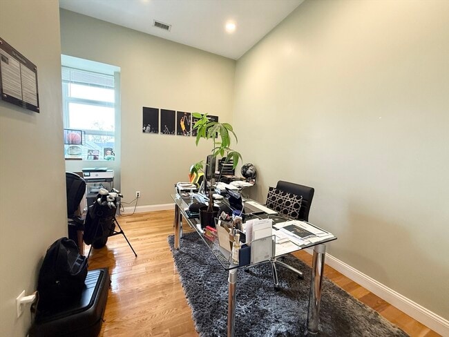 Building Photo - 409 Dudley St