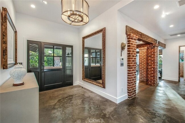 Building Photo - 27151 Mission Hills Dr