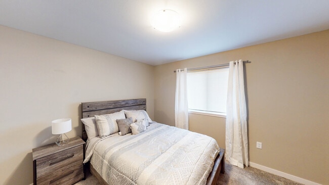Spacious Bedroom - Hillcrest Heights