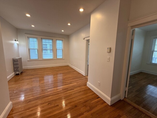 Building Photo - 202 Baker St