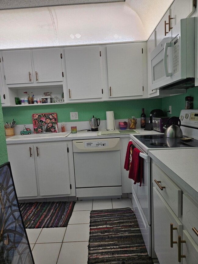 Foto del edificio - 1845 NW 18th St