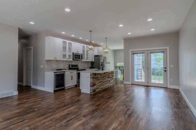 Building Photo - Rent the Dream – Stylish 4-Bedroom Home!