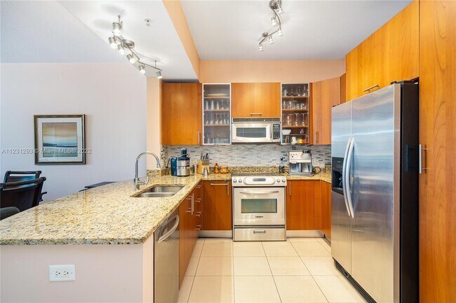Foto del edificio - 1945 S Ocean Dr  810 Hallandale Beach Fl 3...