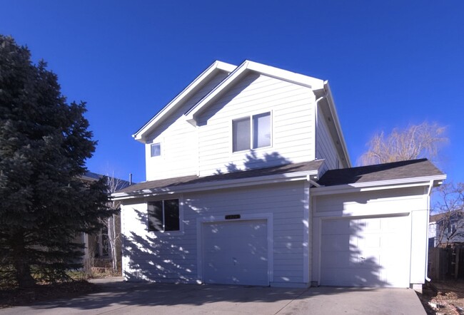 Building Photo - 4 Bedroom 4 Bathroom in the Clover Creek N...