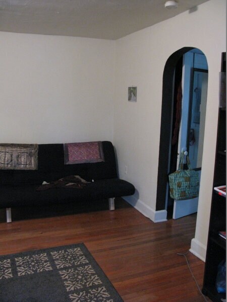Foto del edificio - 104 S Grove St