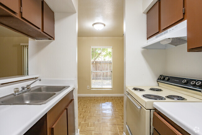 1 BR, 1 BA - 692 SF - Timbers of Inwood Forest