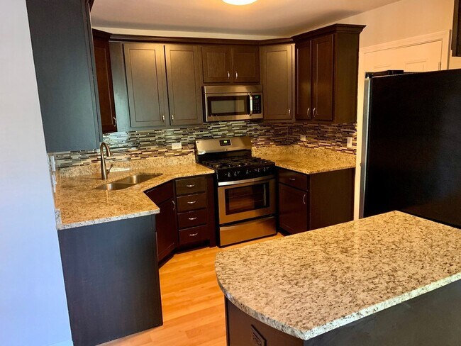 Building Photo - 2766 College Hill Cir