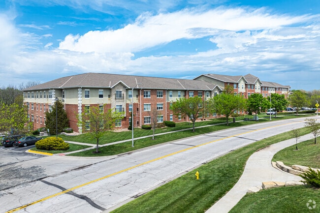 Building Photo - The Gardens at Creekside