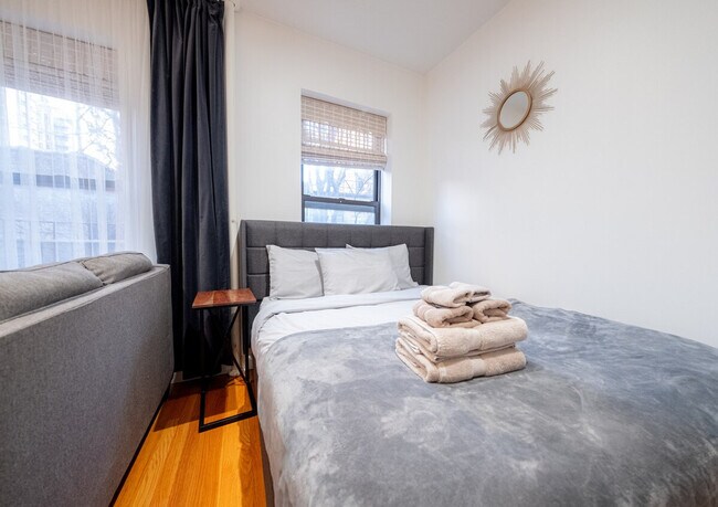 Foto del edificio - 317 E 75th St