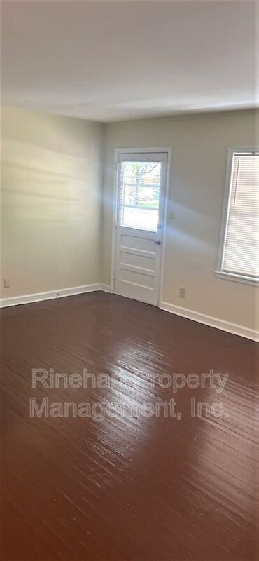 Building Photo - 352 Scoggins St