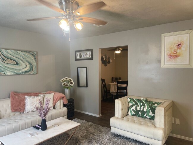 Building Photo - 3 Bedrooms Fully Furnished