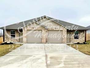 Building Photo - 708 B Kimble Dr