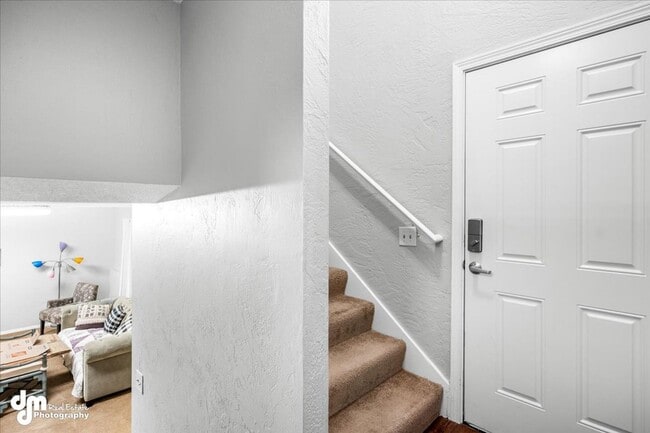 Building Photo - The Single-Family Alternative: 3BD/2BA Triplex Unit with Modern Comforts