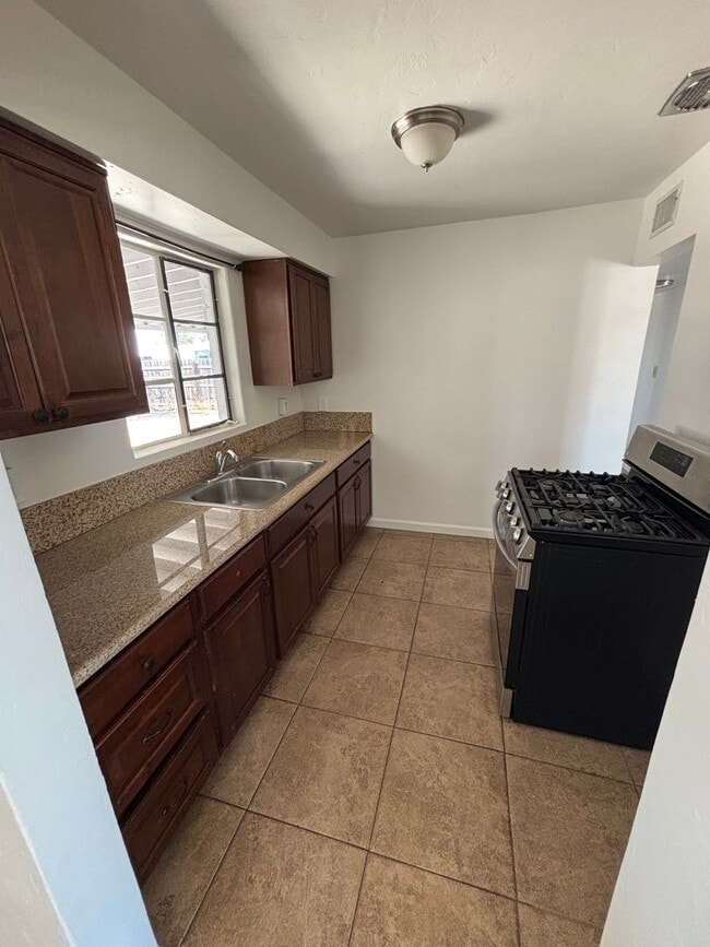 Building Photo - Great Rental Ready for You