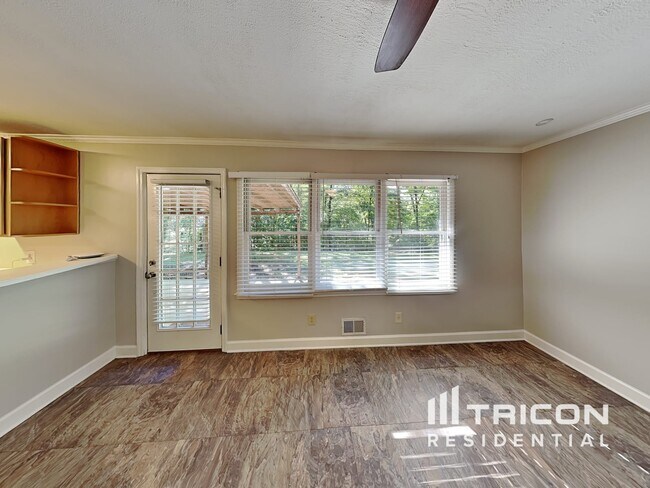 Building Photo - 630 Pebblebrook Road SE Mableton GA