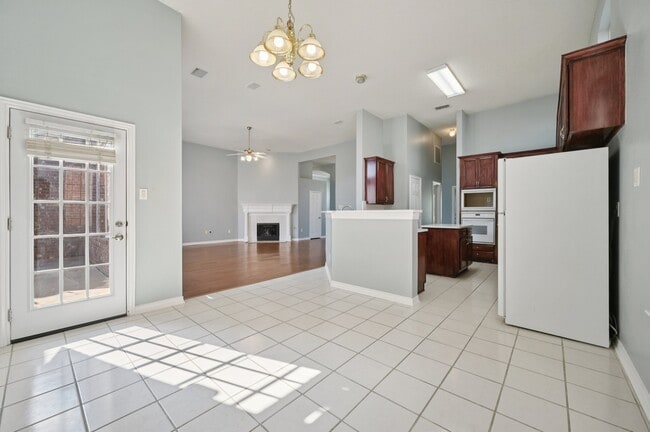 Photo - 4400 Foxtail Ln House