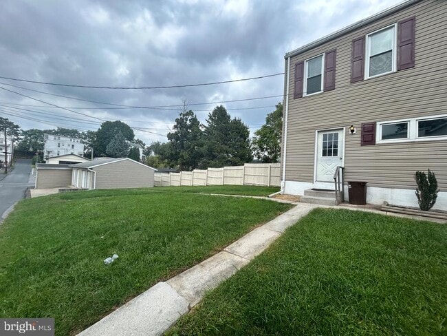 Building Photo - 2626 Penbrook Ave