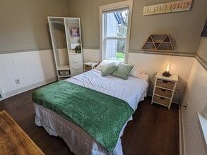 Building Photo - 3641 SW Evelyn St