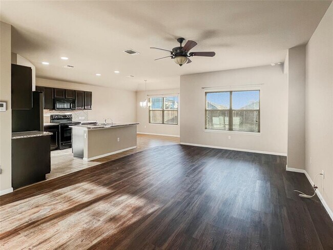 Building Photo - 700 Comal Run