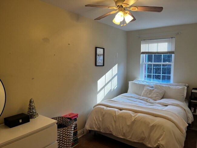 Foto del edificio - Updated 5BD/2.5BTH House in the Heart of S...