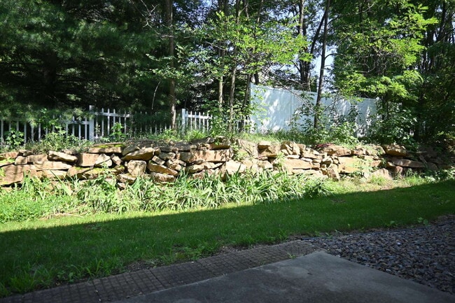 Building Photo - 3301 Echo Dells Ave