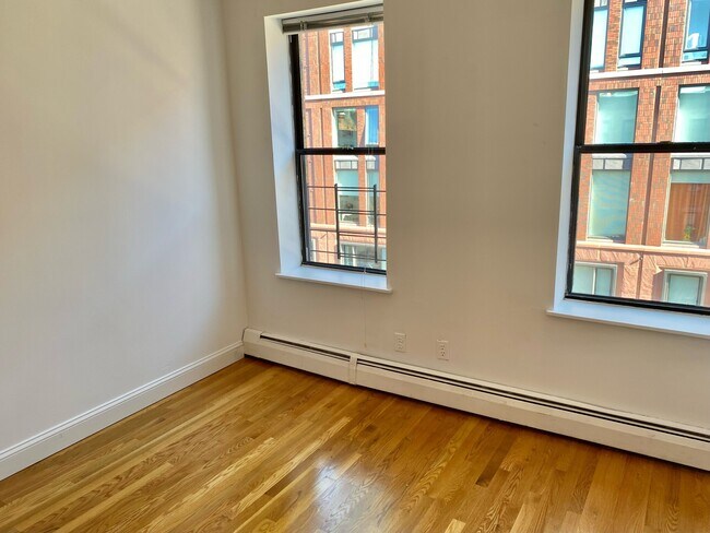 Foto del edificio - 225 E Berkeley St