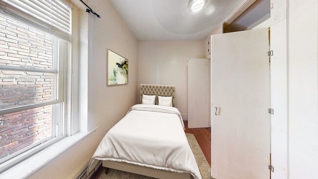 Building Photo - 128 Day St