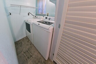 Building Photo - 8435 Sterlingshire St