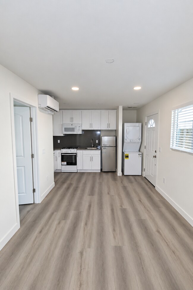Building Photo - 745 Fine St
