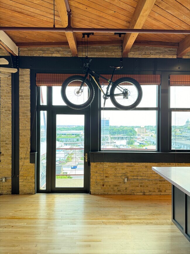 Foto del edificio - 215 W Maple St