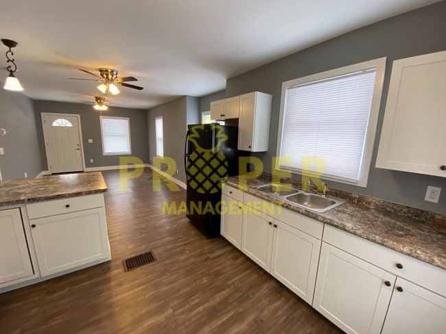 Building Photo - Delightfully Remodeled 2 bedrooms 1 bathro...