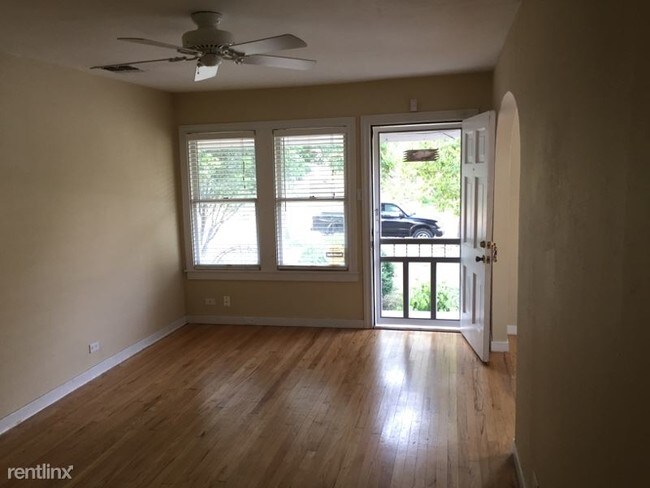 Building Photo - 1 br, 1 bath Apartment - 1812 W Summit Ave