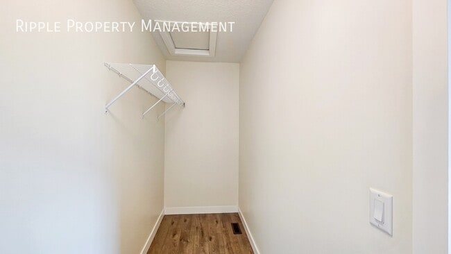 Building Photo - Modern 3 Beds, 2.5 Baths TownHouse | 1 Pet...