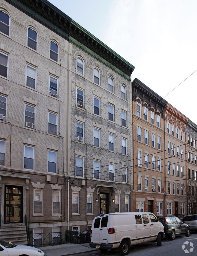 Building Photo - 929 Willow Ave