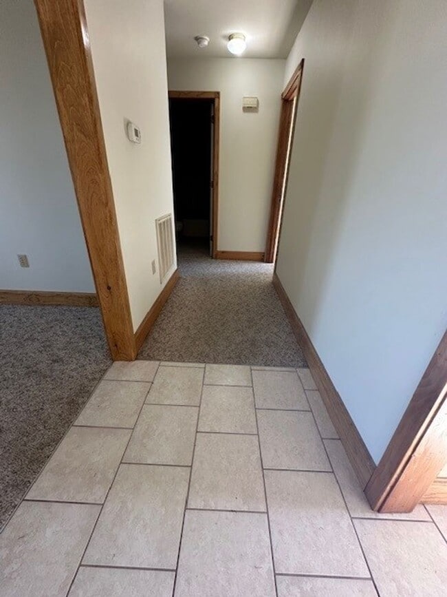 Building Photo - Leola 2 Bedroom 2nd floor