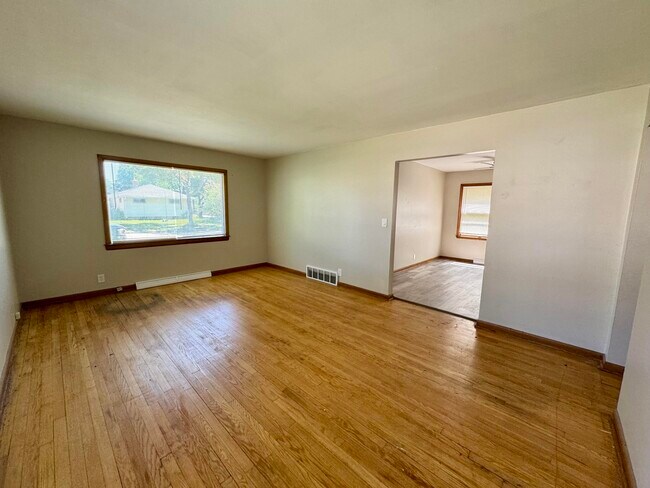 Building Photo - 5905 N 66th St