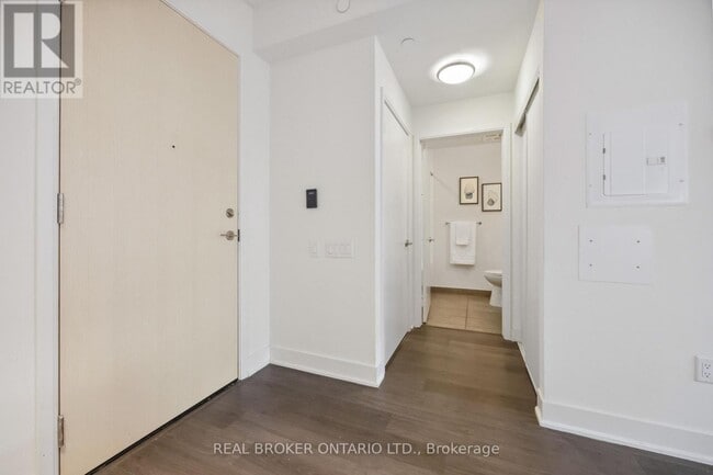 Building Photo - 30-430 Roehampton Ave