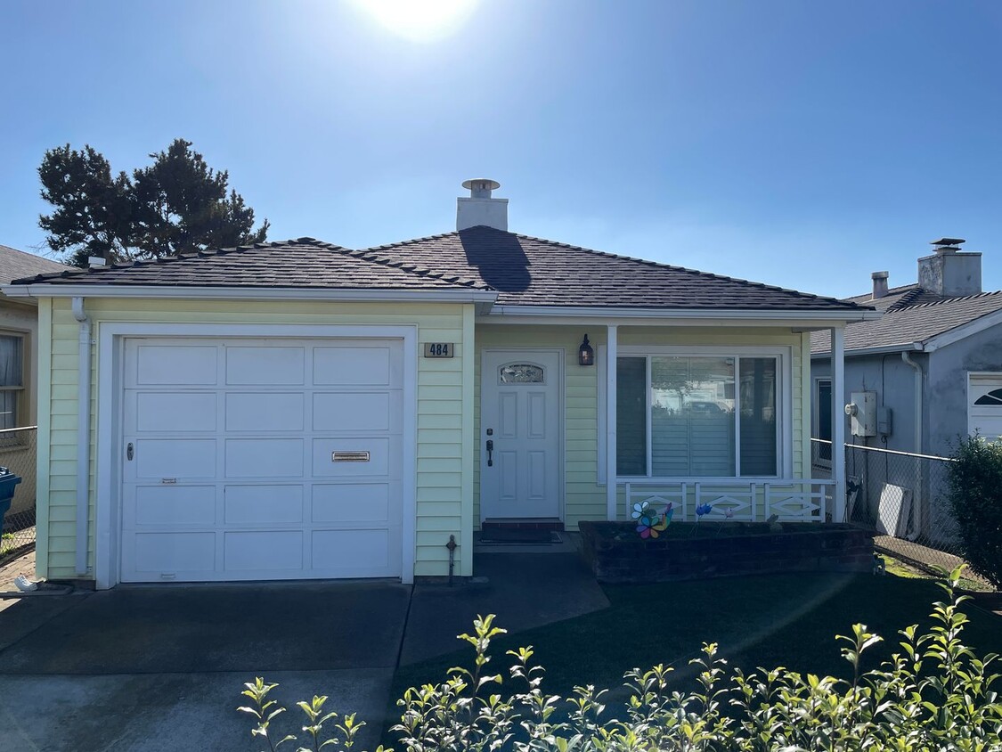 Primary Photo - Lovely REMODELED 3-BD Home in Colma - Pets...