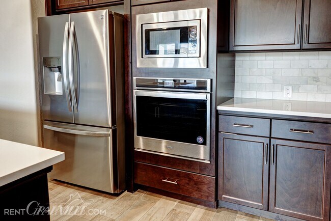 Foto del edificio - Newer Granville located within Clovis Unif...